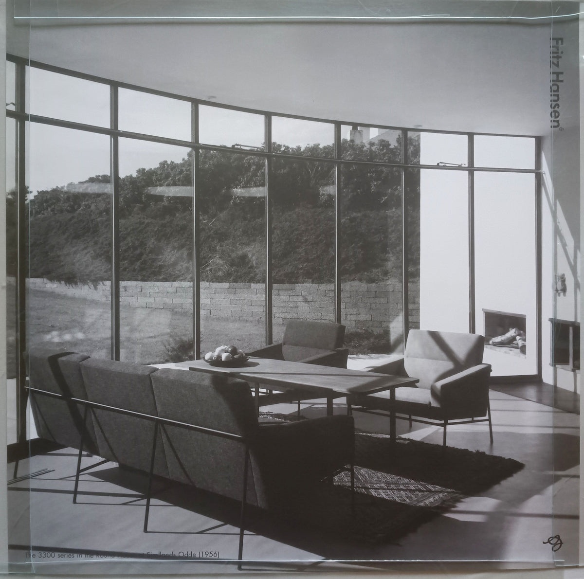 Arne Jacobsen plakat – 3300-serien i Rundhuset på Sjællands Odde (1956), Fritz Hansen 2002
