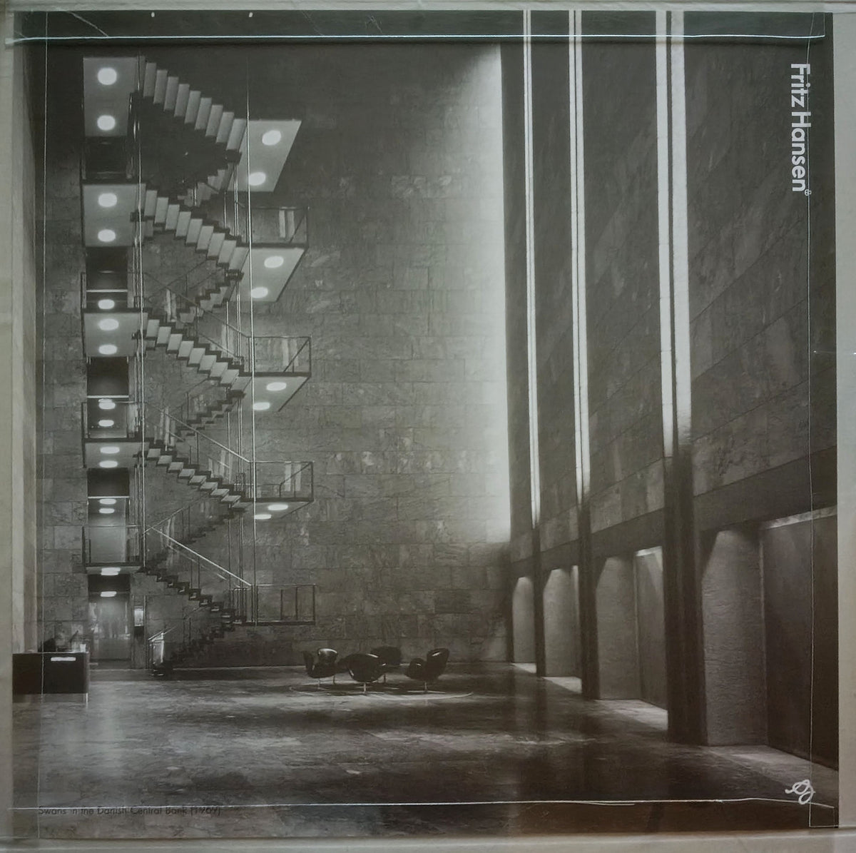 Arne Jacobsen plakat – Svanerne i Danmarks Nationalbank (1969), Fritz Hansen 2002