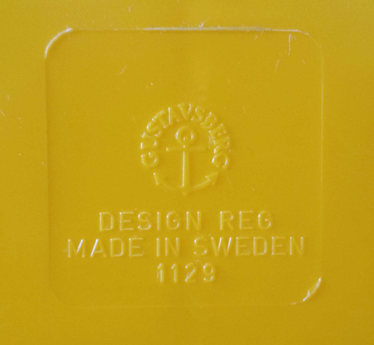 Gustavsberg-stempel, model 1129, på gul vinylholder